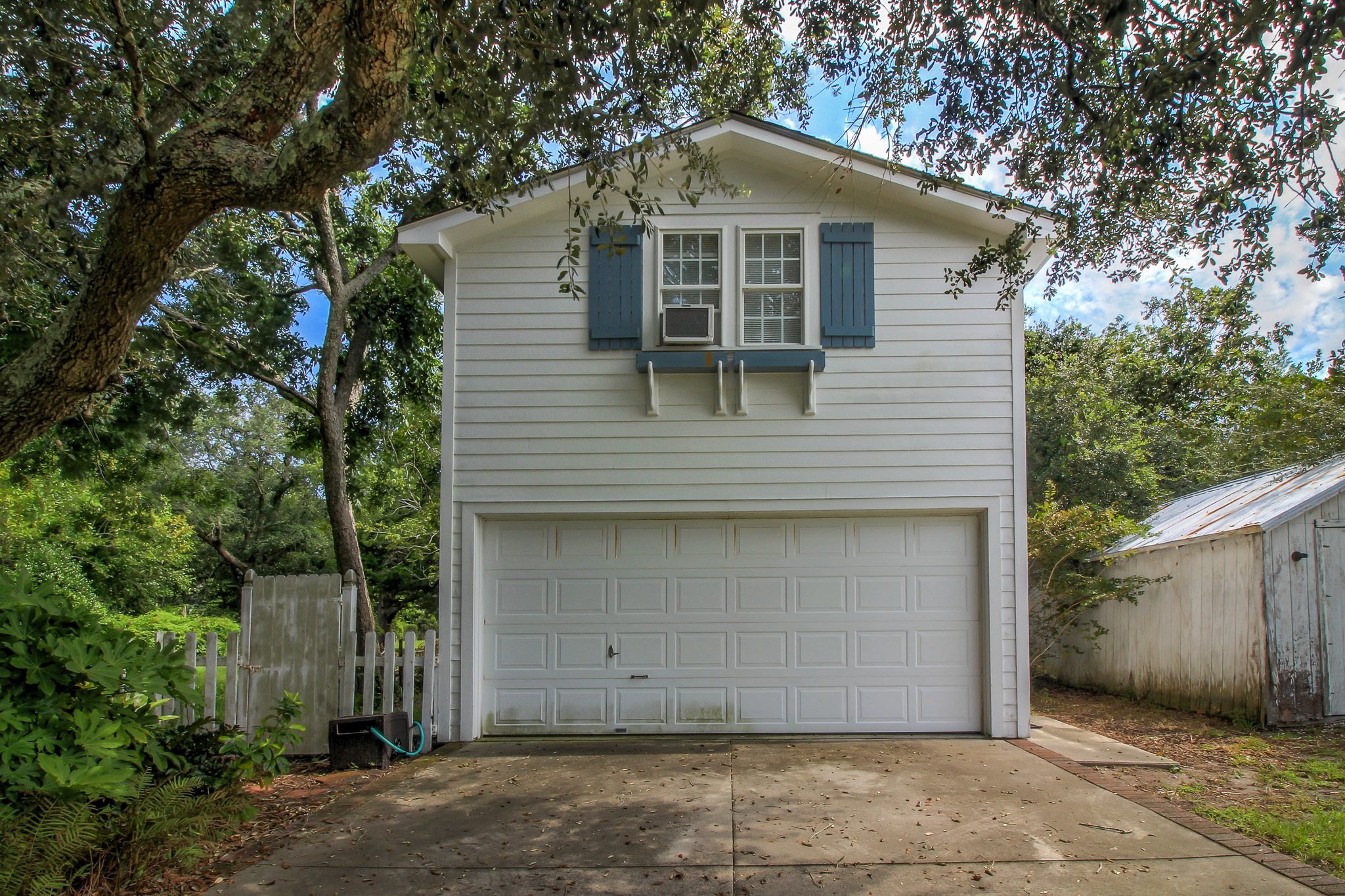 913 Front Street